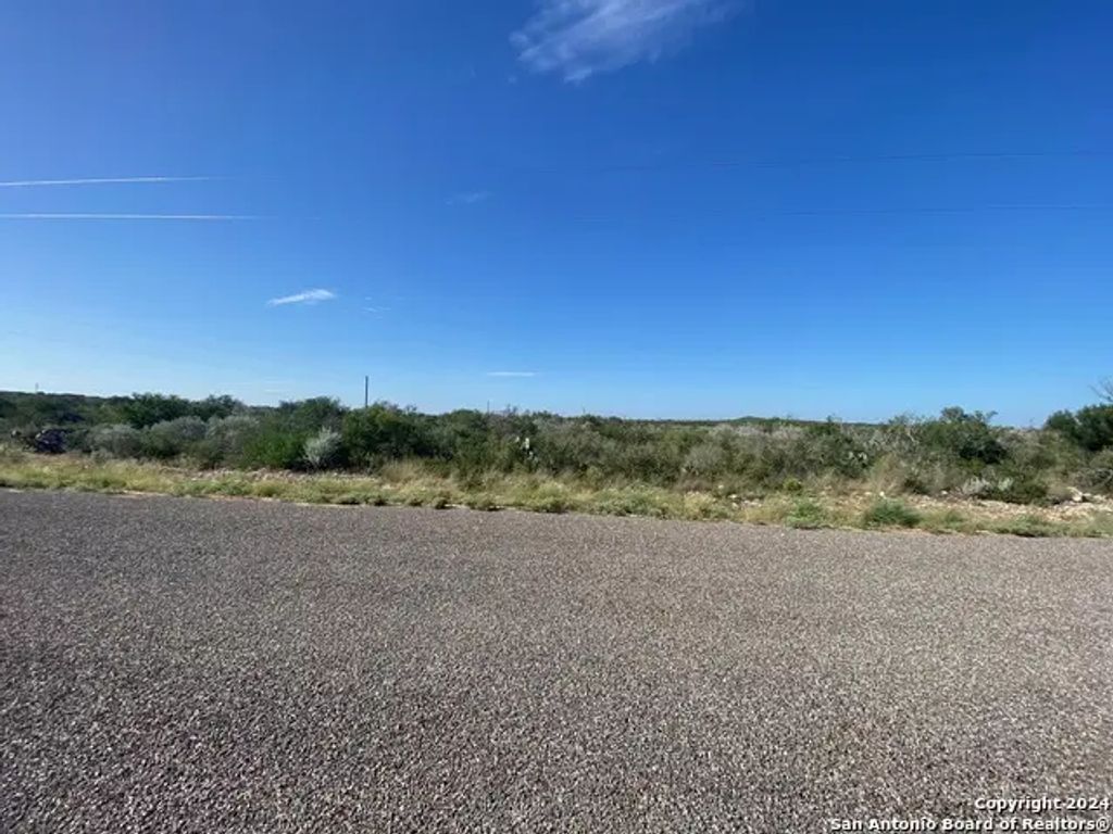 41 Palomino Hills Cir, Uvalde