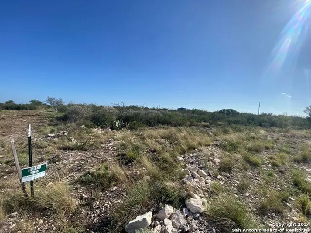 71 Greystone Hills Cir, Uvalde