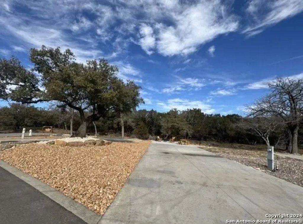 4300 State Highway 16, Bandera