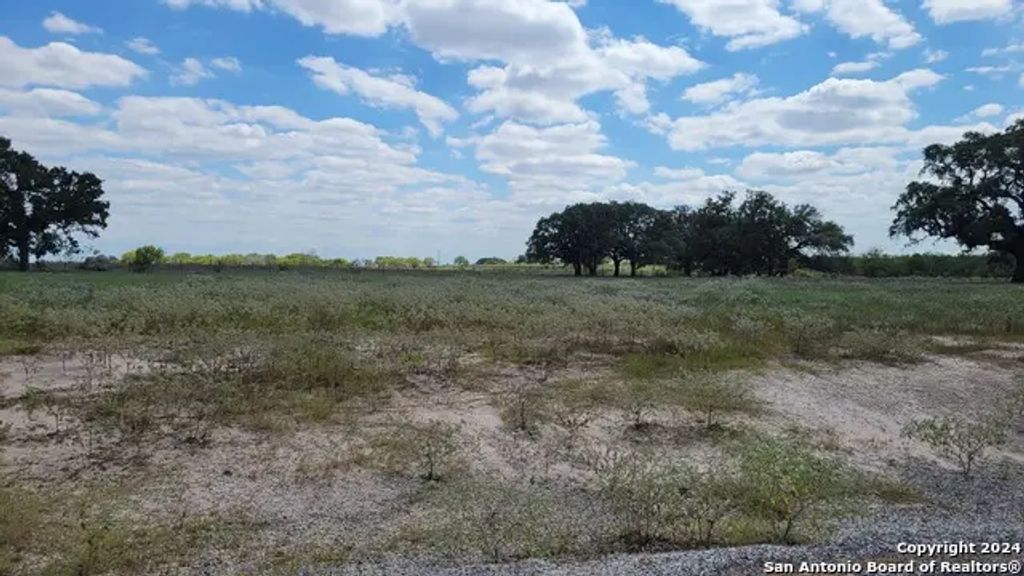 130 Firewheel Loop, Floresville