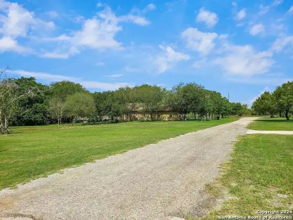 2218 Terrell Ave, Jourdanton