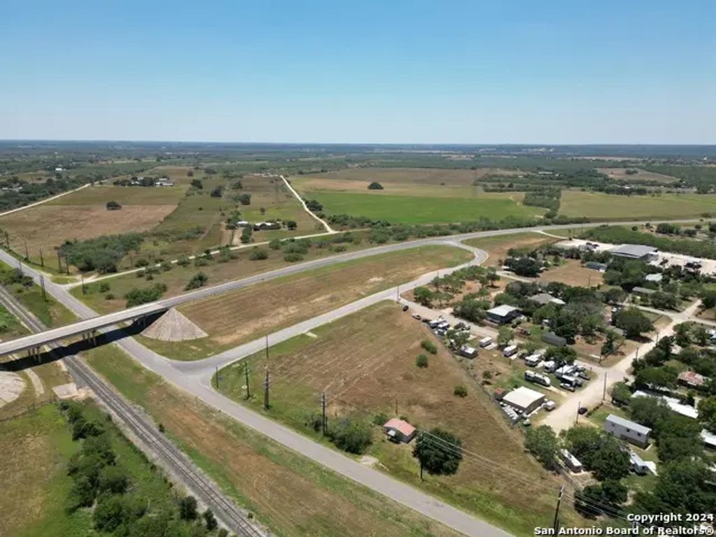 8075 Loop 1604, Elmendorf
