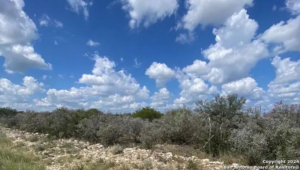 30 Palomino Hills Cir, Uvalde