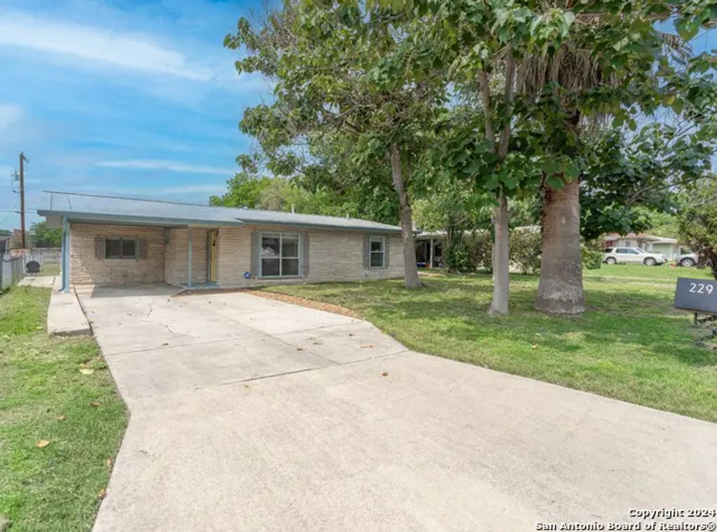 229 Weathercock Lane, Windcrest