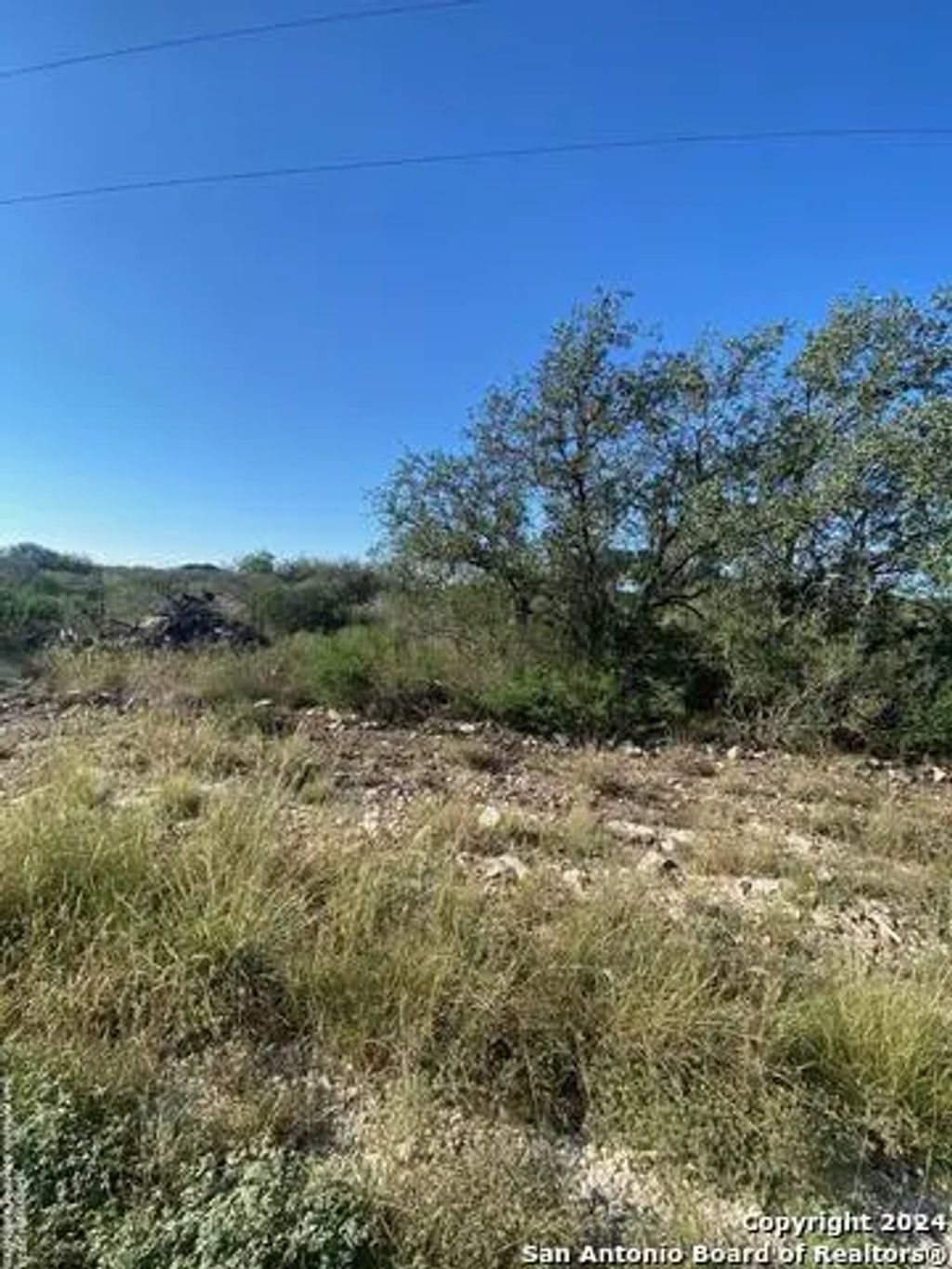 24 Friendship Hills Cir, Uvalde