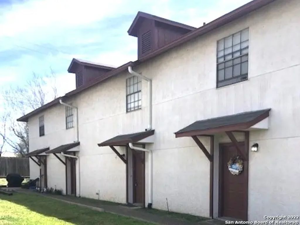 542 Dukeway 1, Universal City