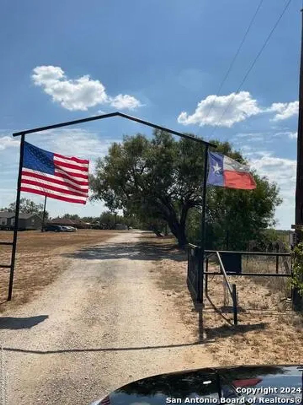 636 Fm 2790, Lytle