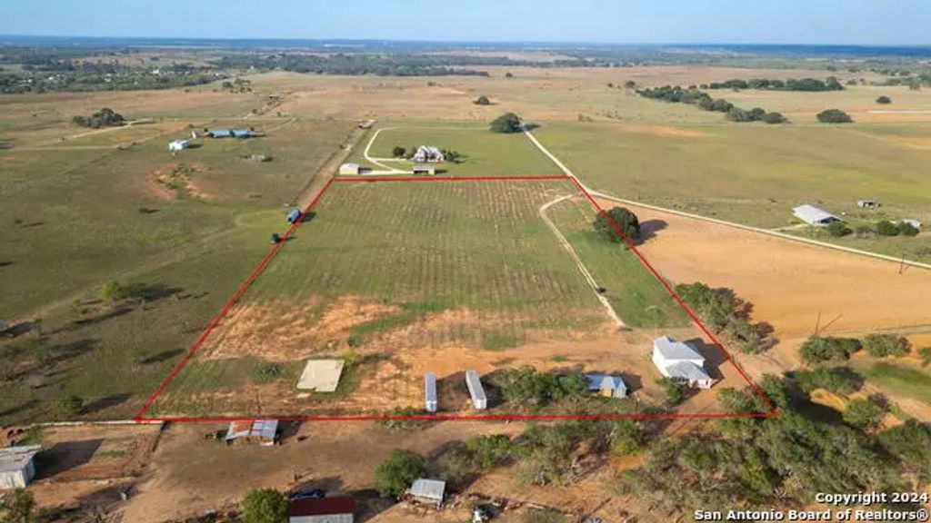 288 County Road 105, Floresville