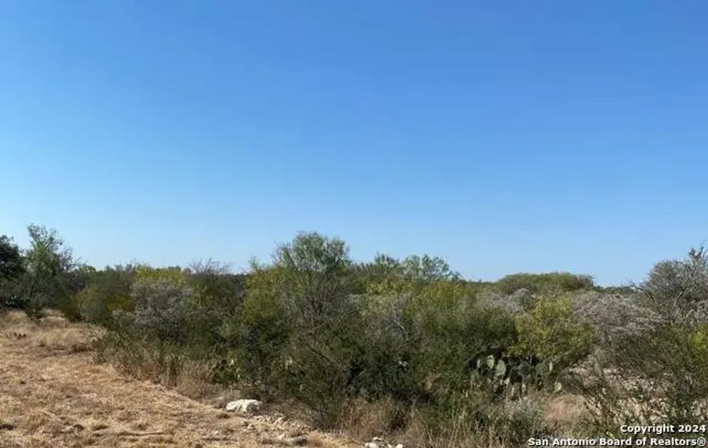 249 Legend Hills Rd, Uvalde