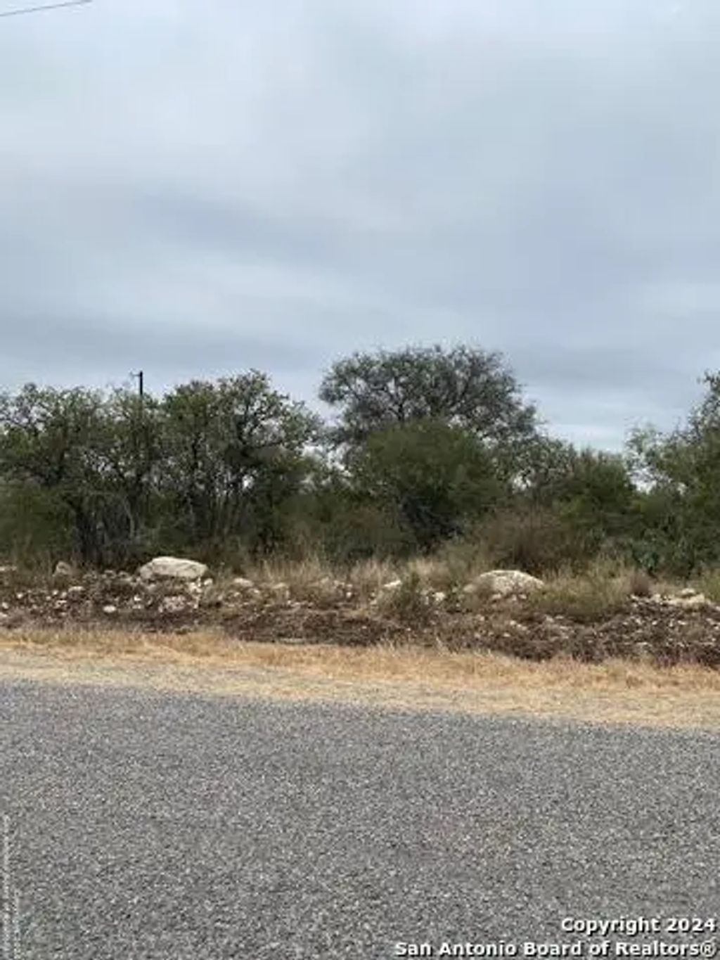309 Legend Hills Rd, Uvalde