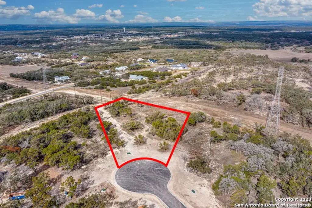 692 Travis Forest, Bulverde