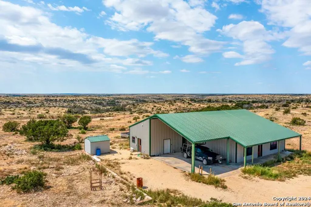 Kincaid Road, Ozona