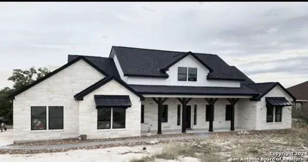 731 Salt Grass Trail, Bandera