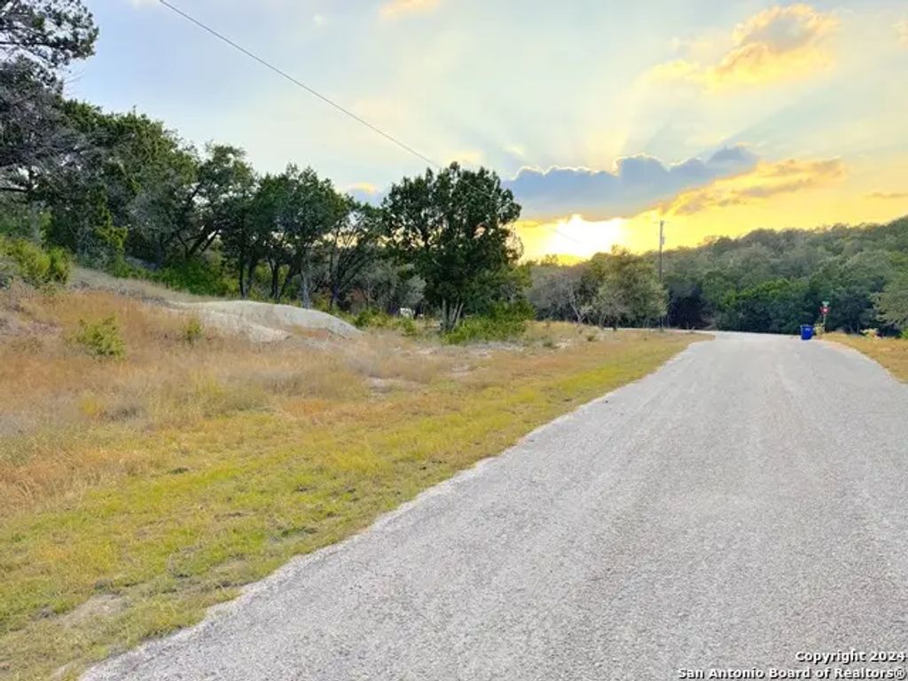 762 & 758 Firefly Dr, Canyon Lake