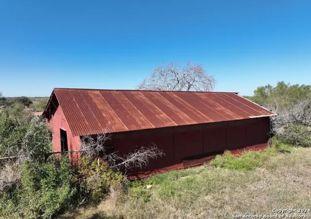 119 Hidden Ln, Jourdanton