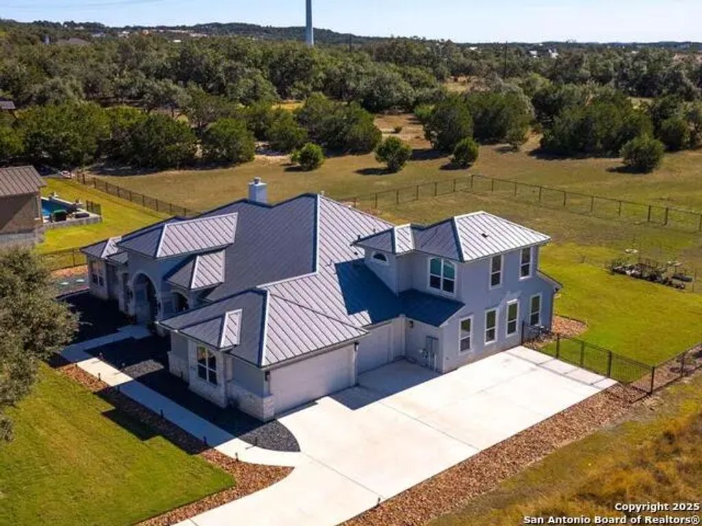 795 Maximino Ridge Rd, Bulverde