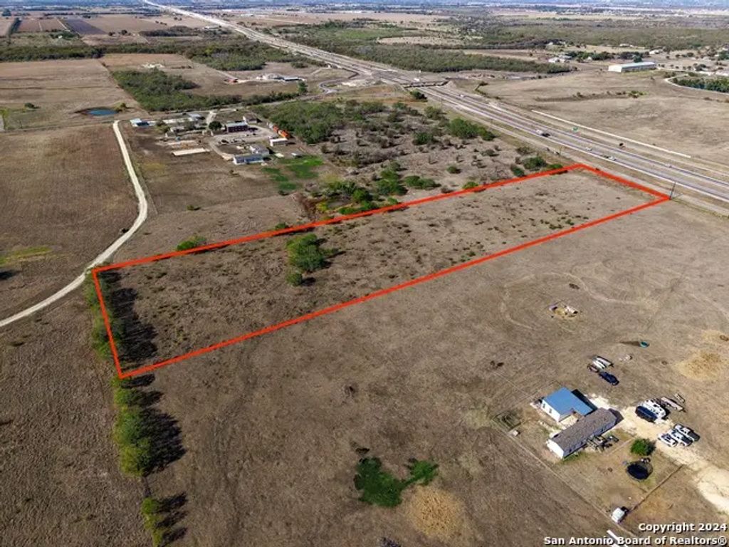 8361 Interstate 10, Seguin