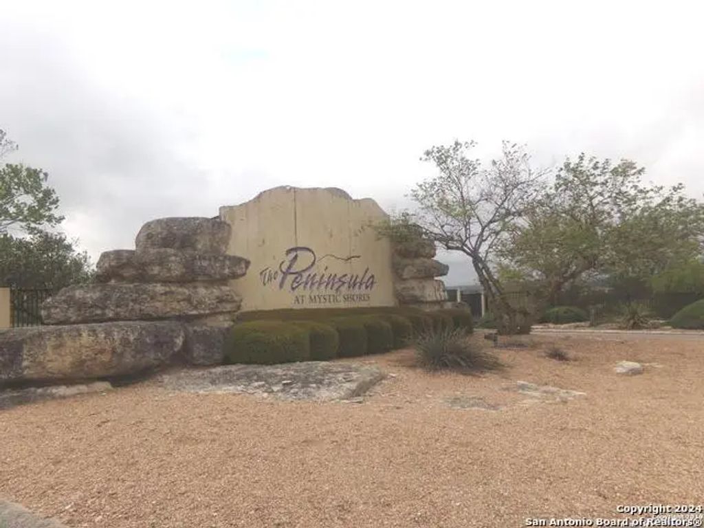 760 Pacific Pl, Spring Branch