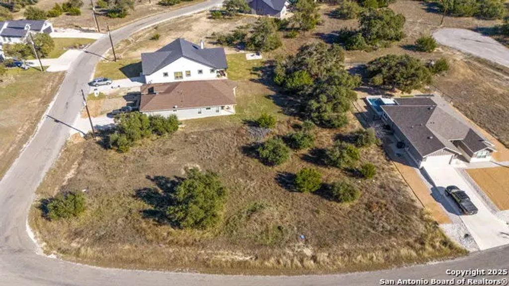 126 N Lon Price Dr, Blanco