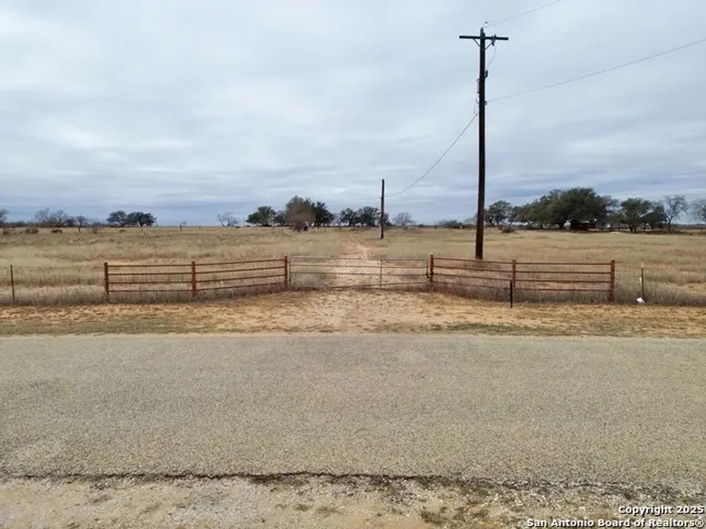 120 S Ridge Dr, Lytle