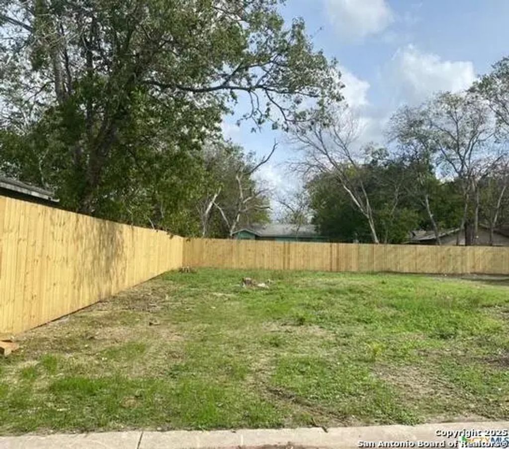 903 Liberty Ave, Seguin