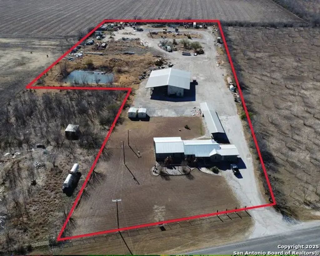 1536 Fm 2676, Hondo