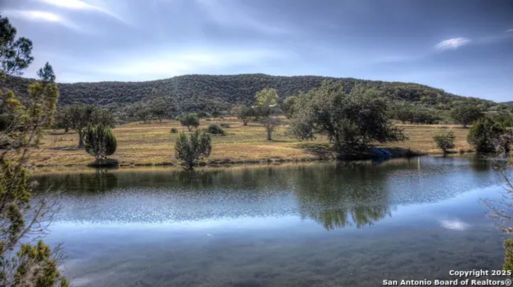 2027 Walter White Ranch Road, Leakey