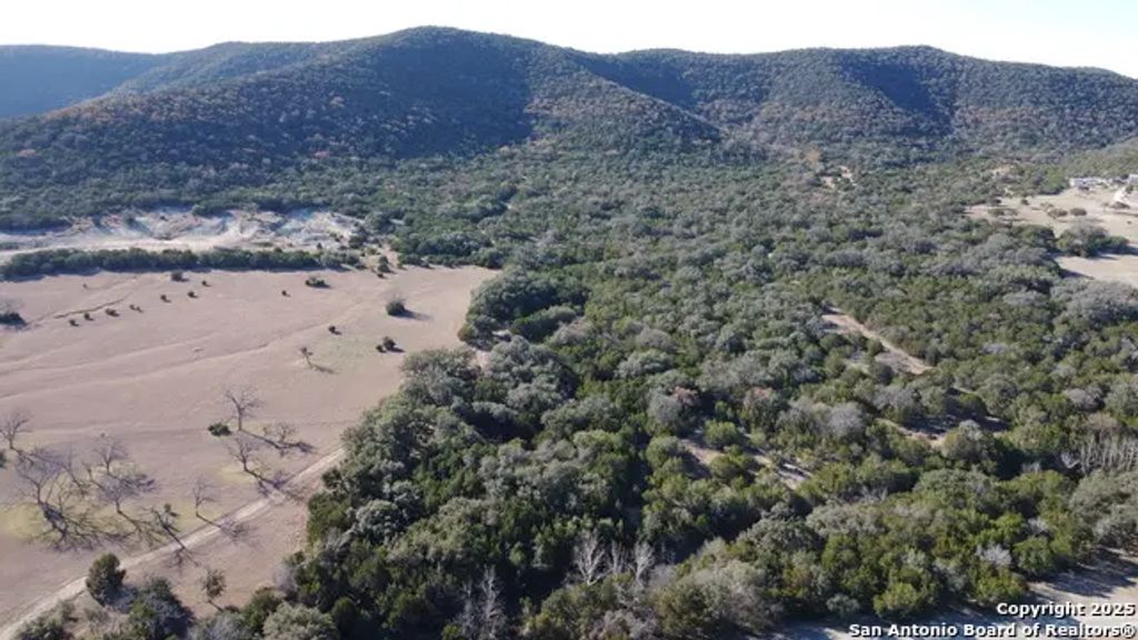 1611 Walter White Ranch, Leakey
