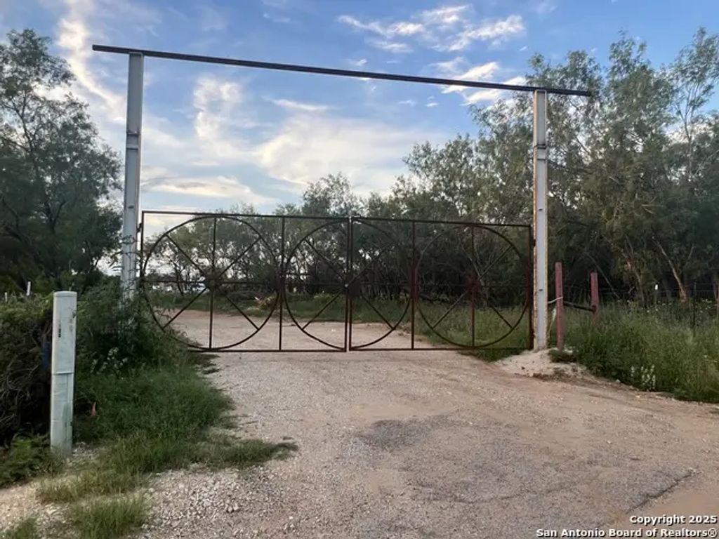 10477 Briggs, Atascosa