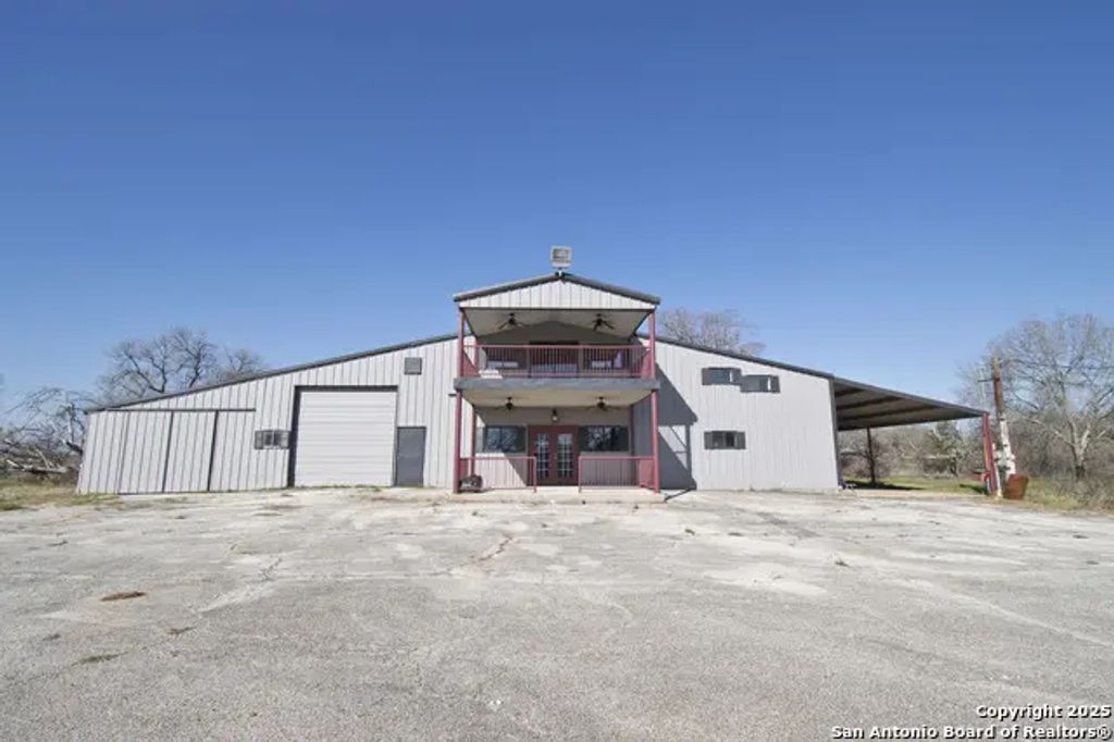 5673 Fm 1628, Adkins