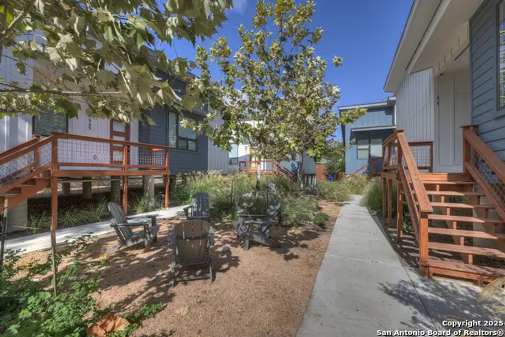 565 E Basel St 1, New Braunfels
