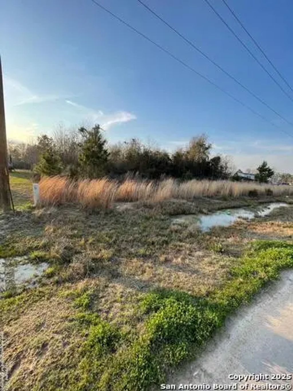 226 County Road 5117, Cleveland