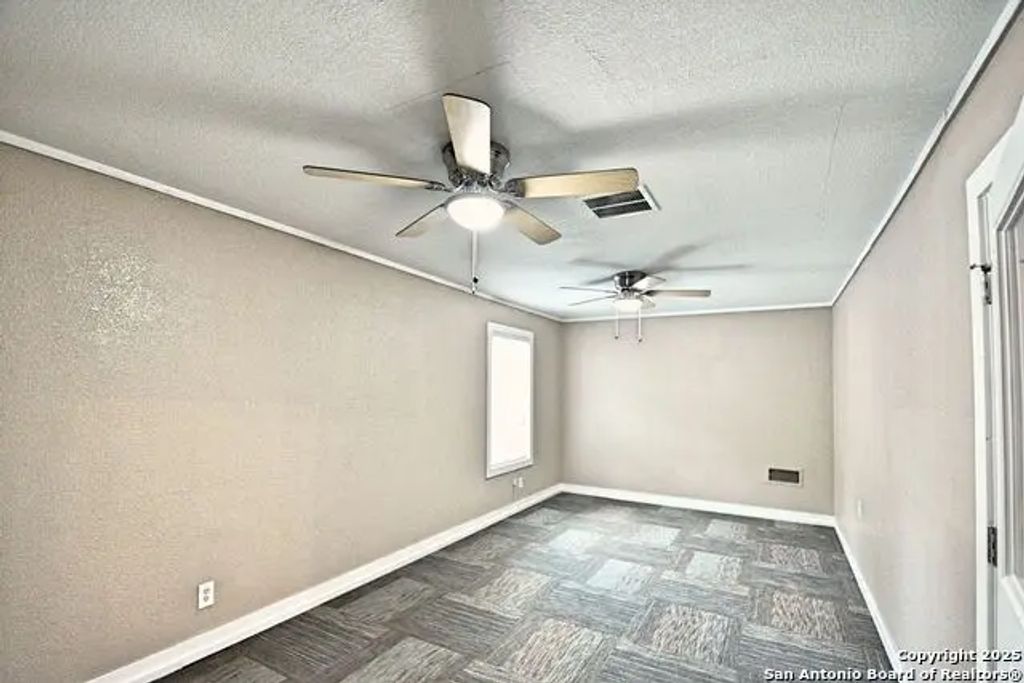 1111 N Walnut 301, New Braunfels