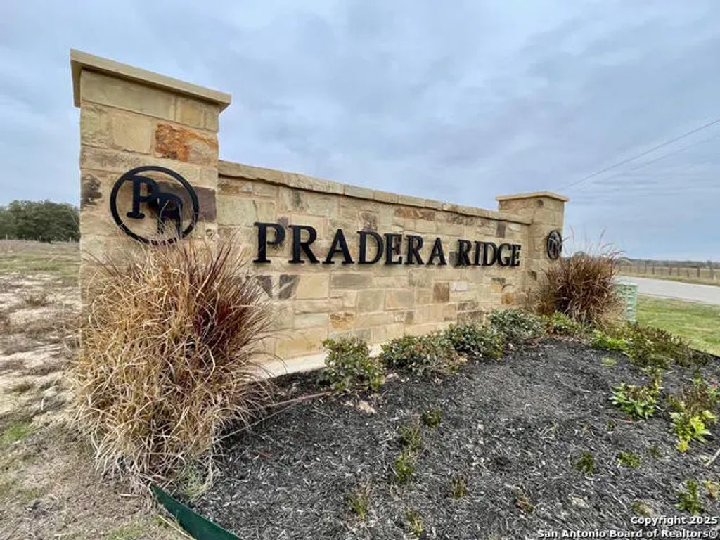 124 Pradera Ridge, Floresville