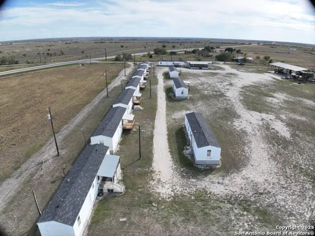 6542 County Rd 152, Kenedy