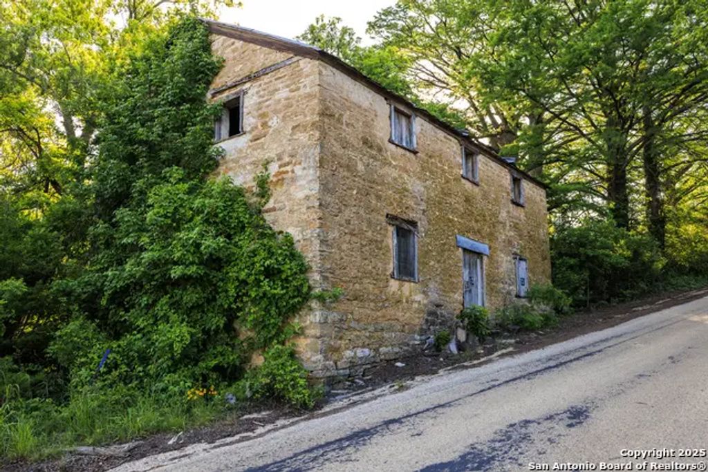 2937 Langes Mill Road, Doss