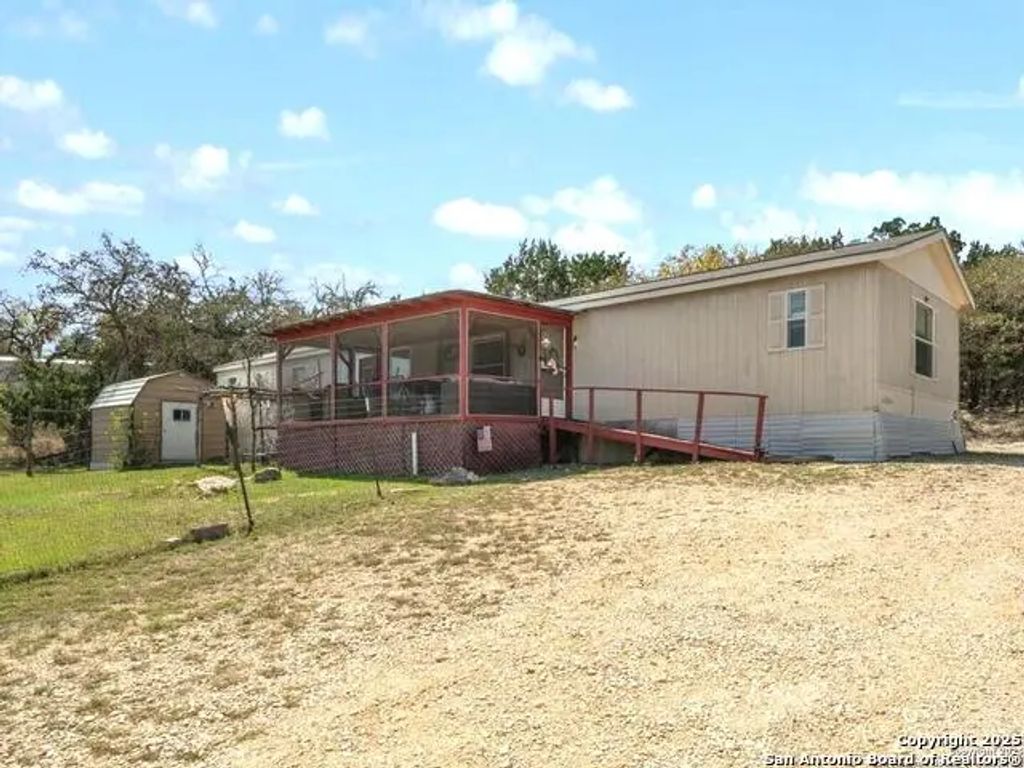 1128 Wright, Bandera