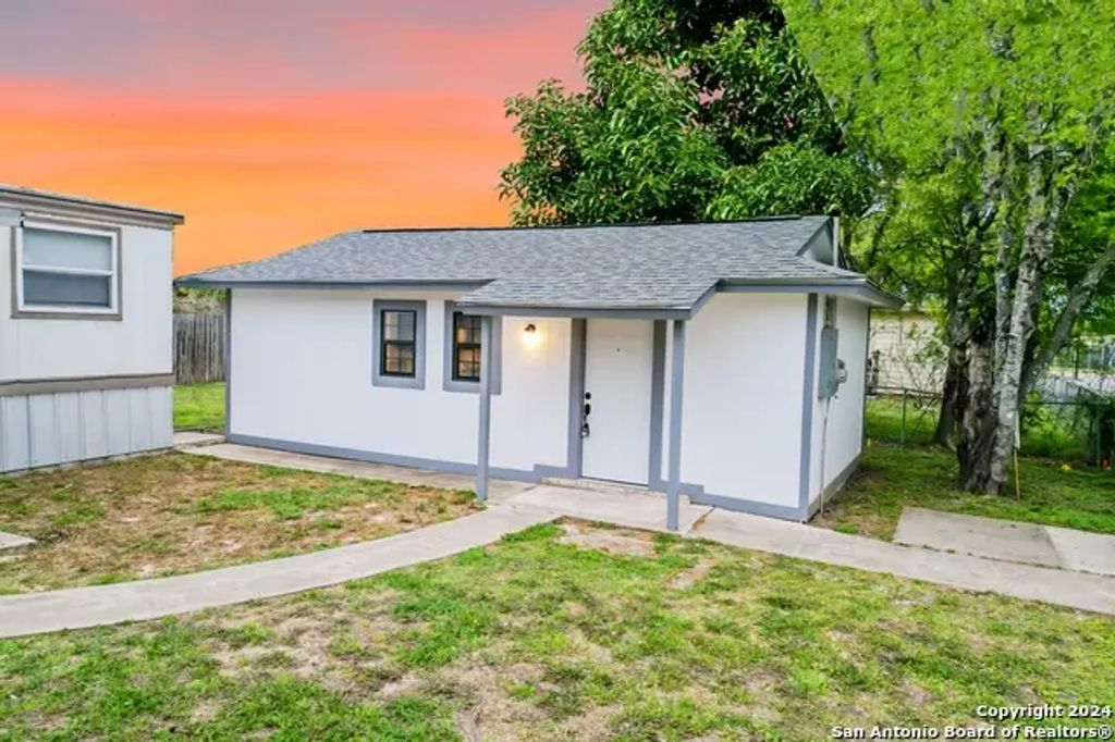215 Greenlawn Ave B, Pleasanton