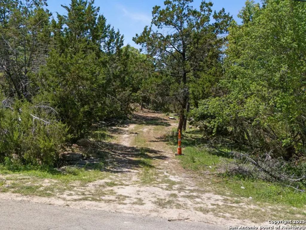 1056 Scenic Run, Canyon Lake