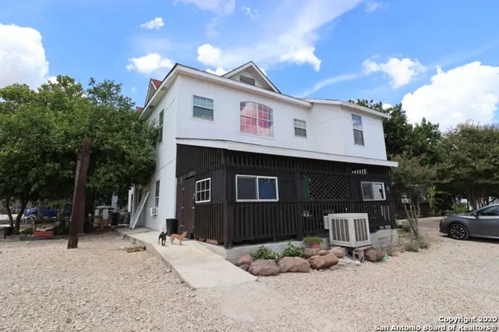 13915 Interstate 35, Von Ormy