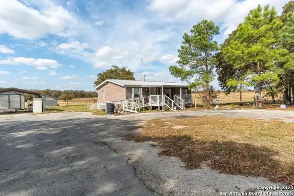 22300 State Highway 123, Seguin