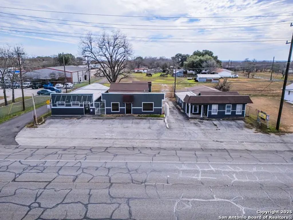 7036 Us Highway 87, China Grove