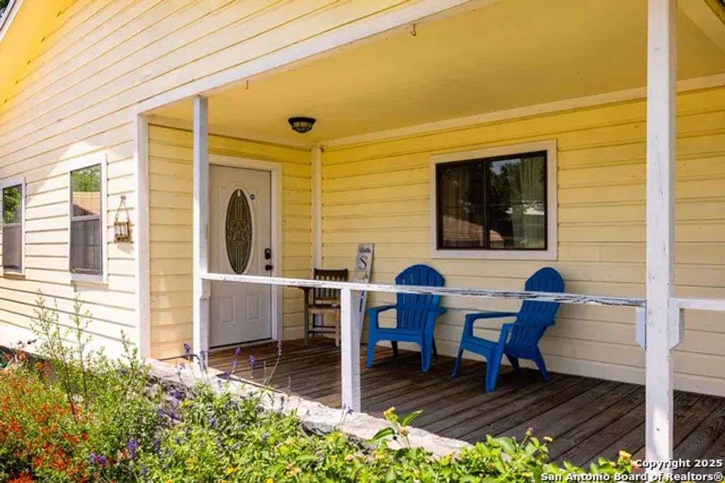 904 State Highway 173 N, Bandera