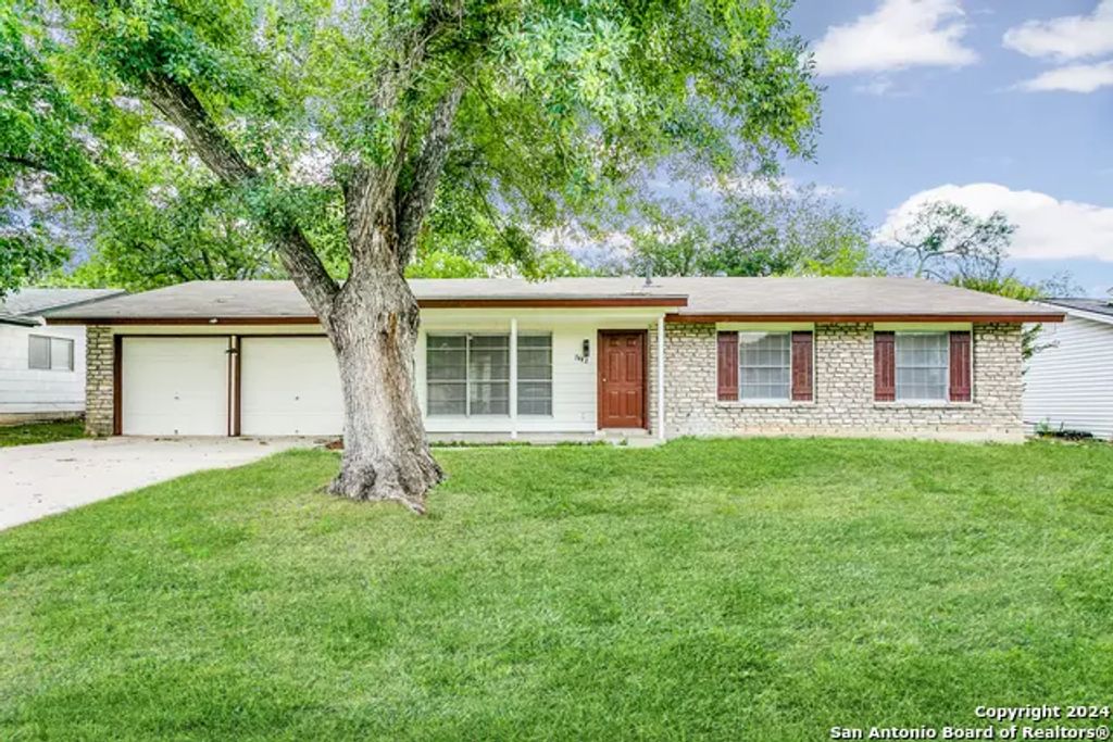 7442 Castle Trail Dr, San Antonio