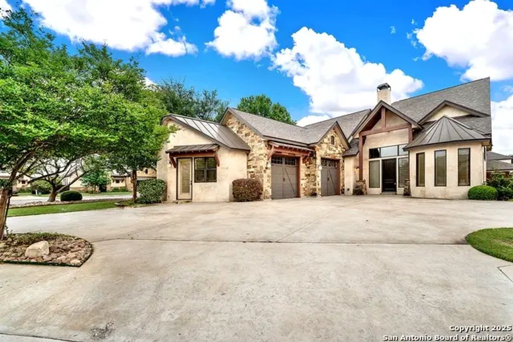 1320 Gruene Leaf, New Braunfels