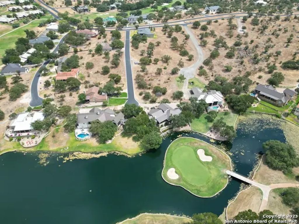 109 Comanche Agate, Horseshoe Bay