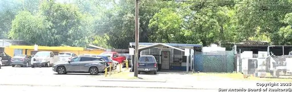 607 S General Mcmullen, San Antonio