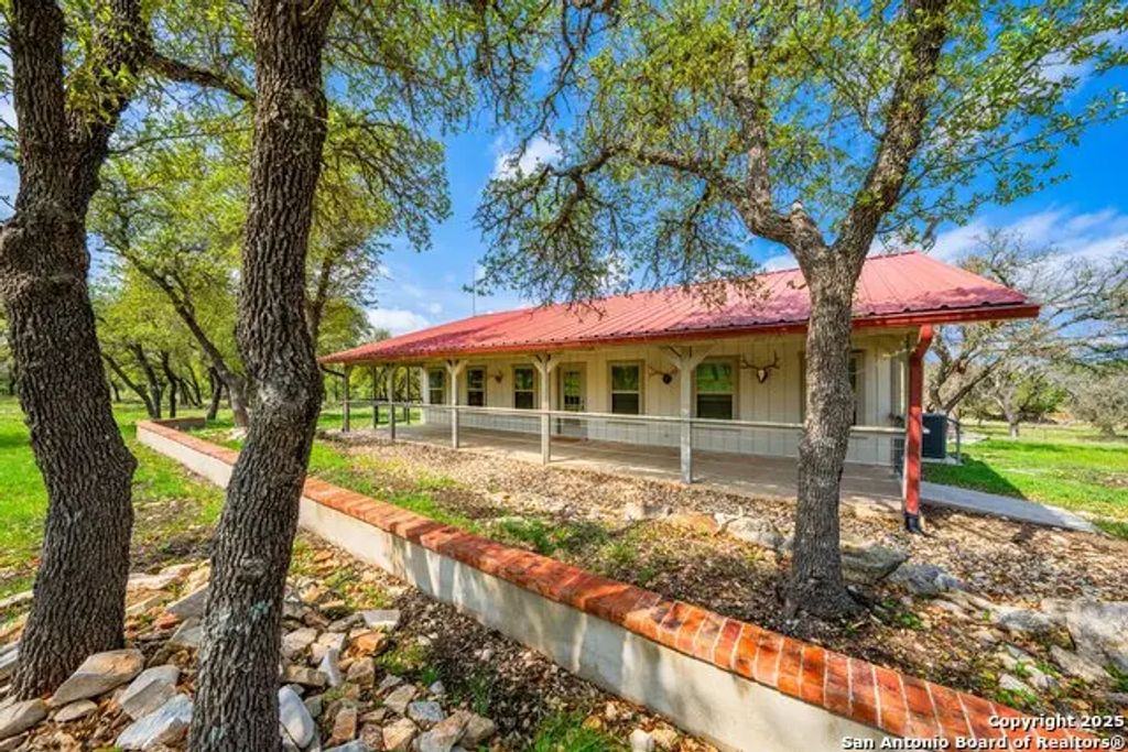 563 J B Road, Harper