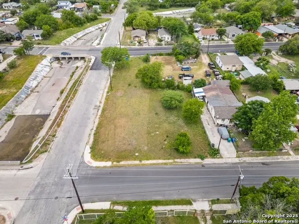 607 San Eduardo, San Antonio
