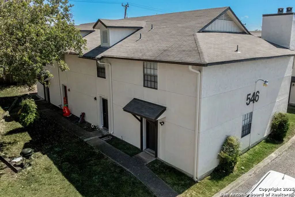 546 Dukeway, Universal City